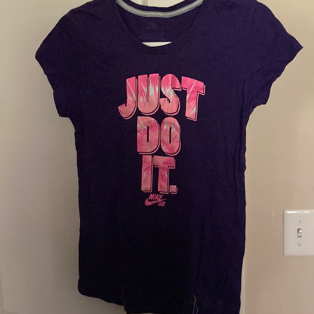 Girl Nike purple color tshirt